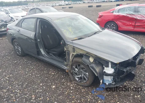 2024 Hyundai Elantra Sel z USA, uszkodzony, nr VIN KMHLM4DG4RU689798